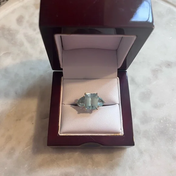 Blue Topaz | 3 Stone | 14k gold ring - Picture 1 of 11